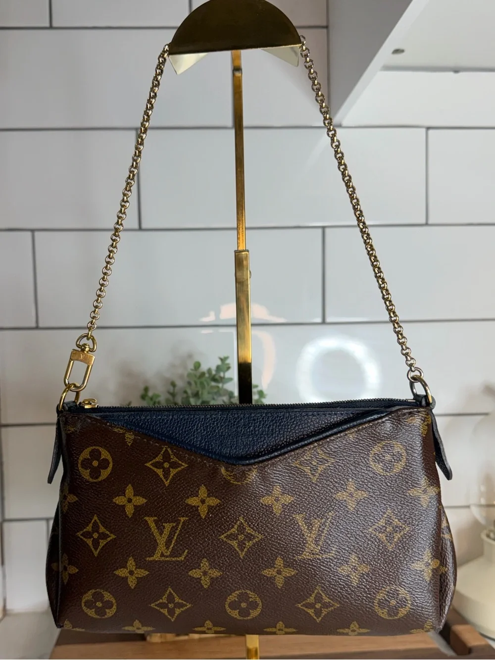 Authentic Louis Vuitton Pallas Clutch – Monogram – 2017 comes with printed COA